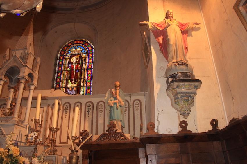 Clocher-mur de l'église Saint-Félix avec ses créneaux